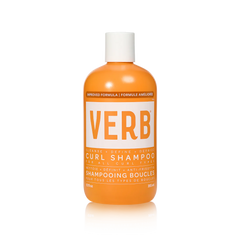 Verb shampooing boucles